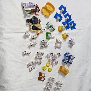 Disney Dalmatian Playset with Blue and Yellow Accessories